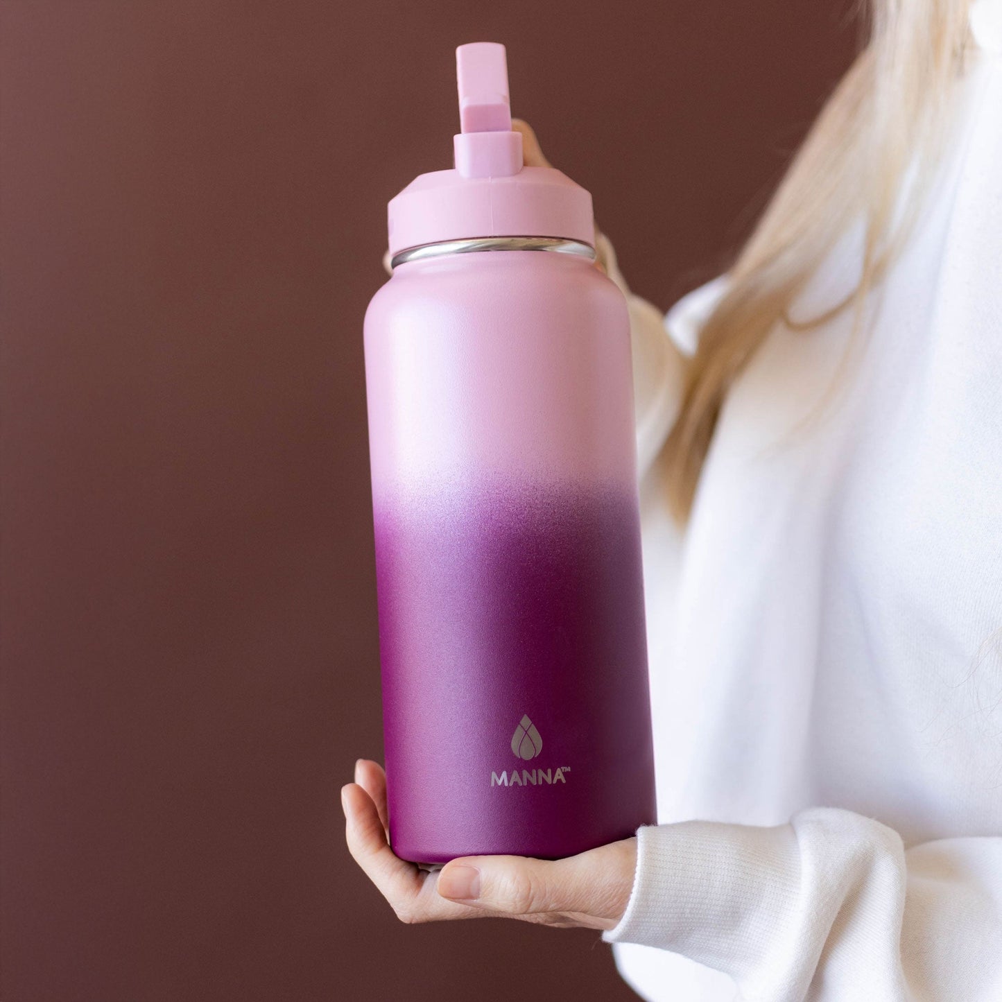 32-oz-powel-bottle-r5 32_Manna_Website_Lifestyles-2.jpg