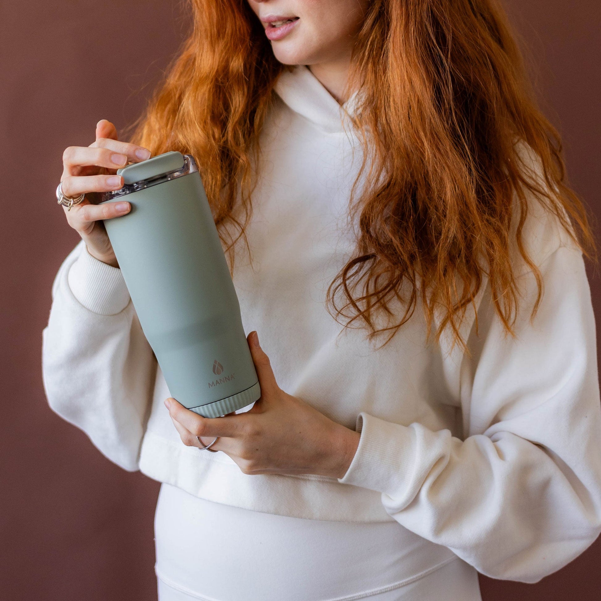30-oz-groove-tumbler-z1 4Manna_Website_Lifestyles-17.jpg